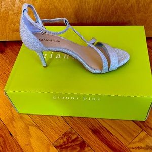 Never worn Gianni bini silver heels
